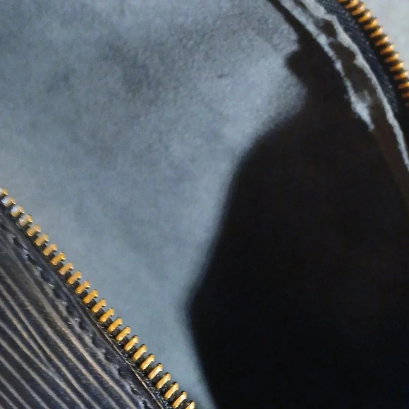 AUTHENTIC LOUIS VUITTON BLACK EPI SET HANDBAG - Picture 8 of 16
